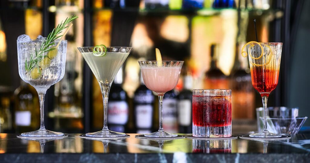 Cómo crear una carta de cocteles