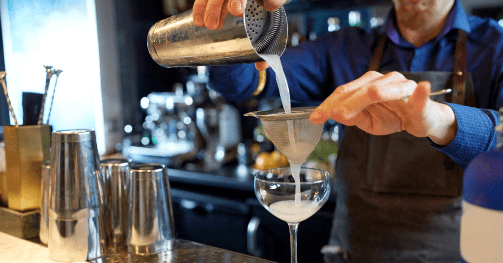 usar una coctelera correctamente