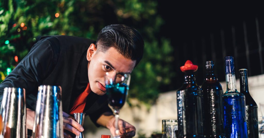 Bartender profesional alrededor mundo